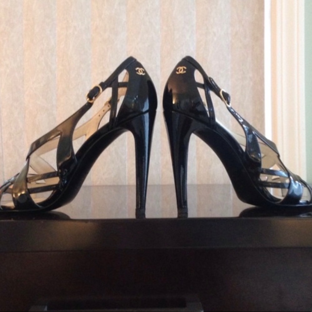 💎✨Gorgeous✨💎 CHANEL black patent strappy heels